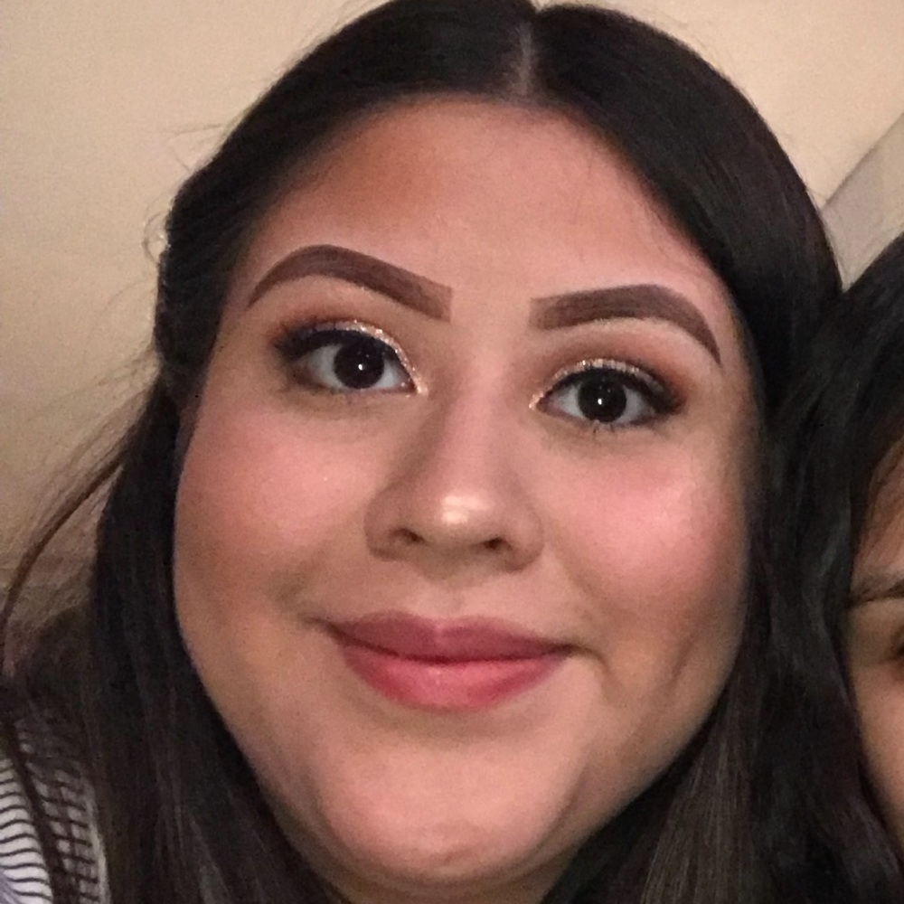 Meet your Posher, Deyanira g